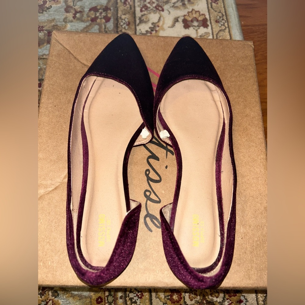 Mossimo size 9 pointed toe maroon velvet slip on flats